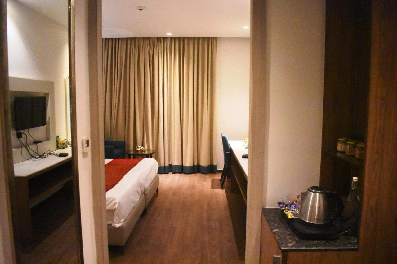 Lemonwood Suites By F9 Hotels - Trivoli Garden Chhatarpur نيودلهي المظهر الخارجي الصورة