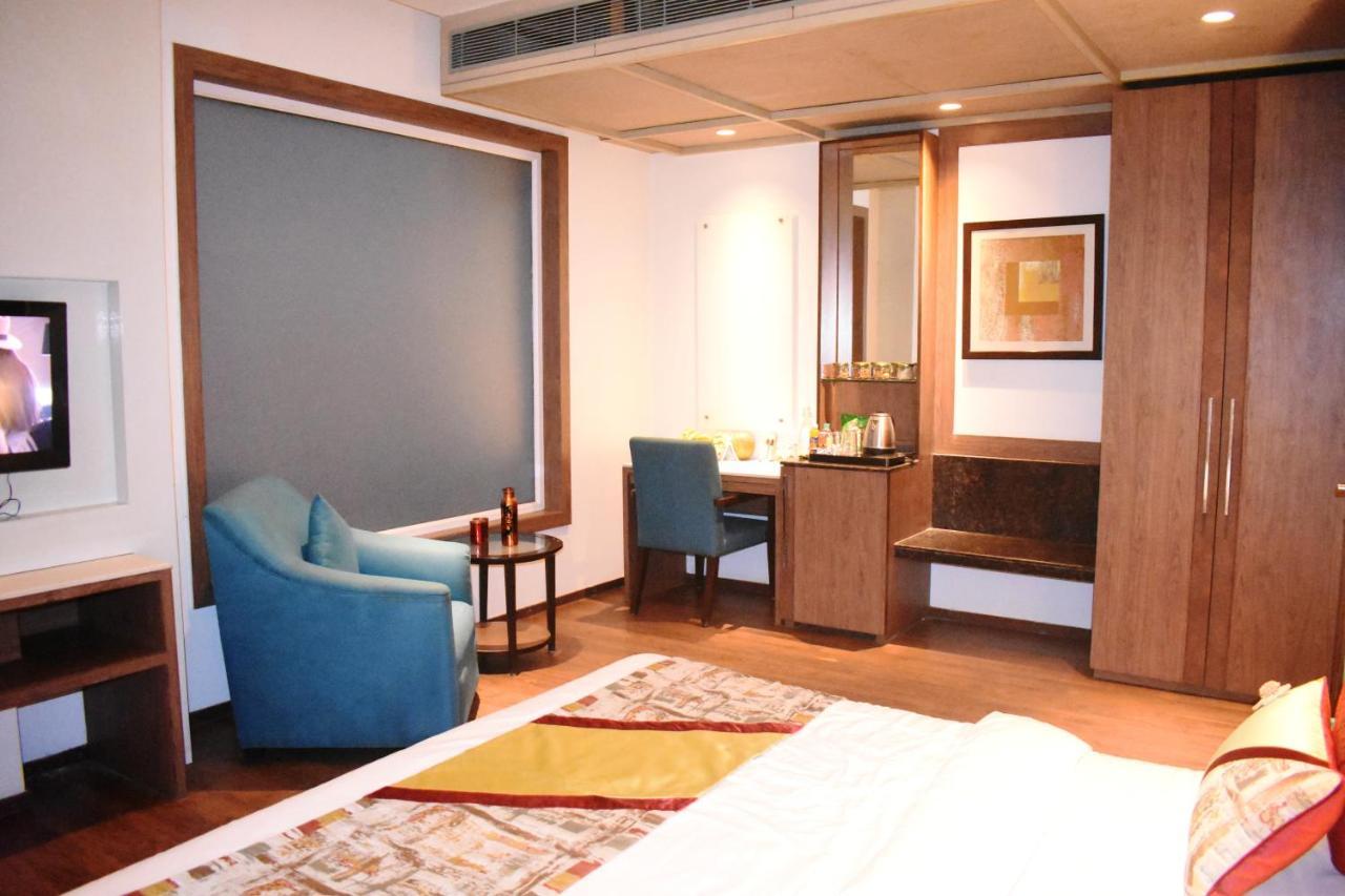 Lemonwood Suites By F9 Hotels - Trivoli Garden Chhatarpur نيودلهي المظهر الخارجي الصورة